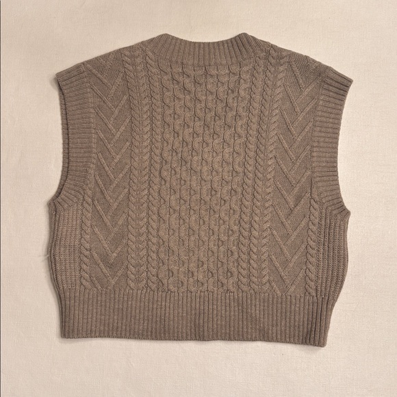 NWOT Aritzia Babaton Nomad Taupe Emporia Merino Wool Sweater Vest - Picture 6 of 7